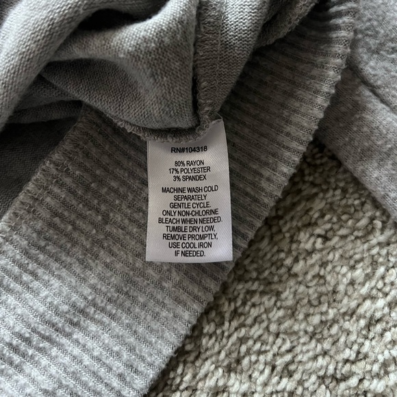 Planet Heart V Neck Sweater - Picture 9 of 10